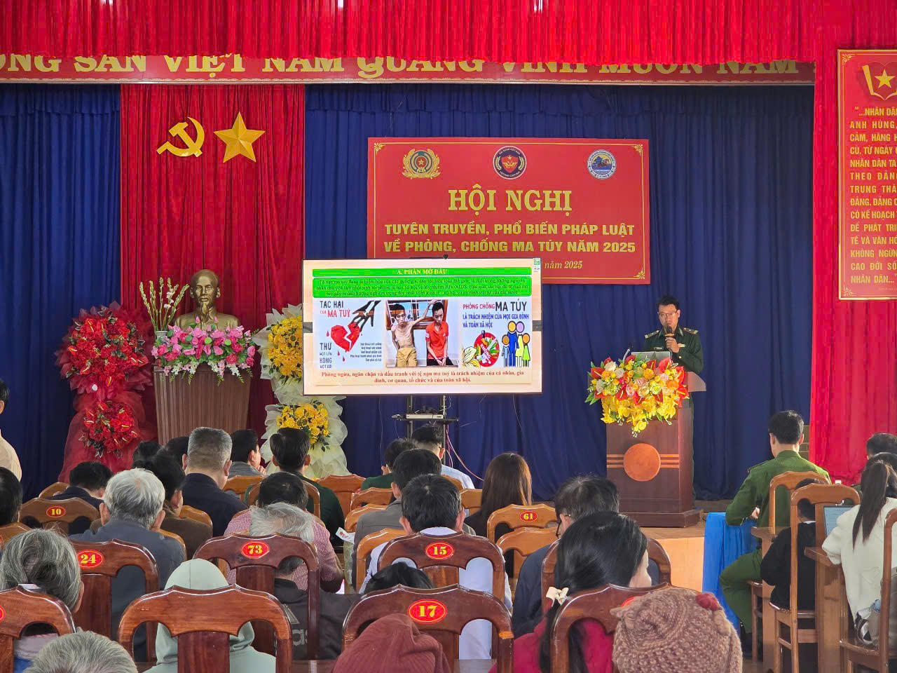 Tuyên truyền pháp luật bảo đảm ANTT và tội phạm ma túy tại Đồn Biên phòng Cửa khẩu Quốc tế Lệ Thanh.