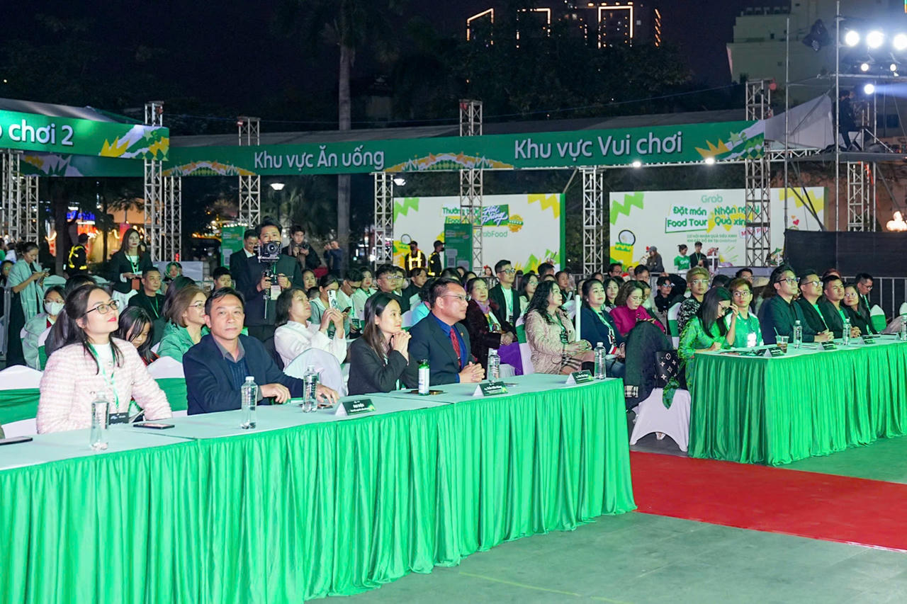 Các đại biểu dự sự kiện.