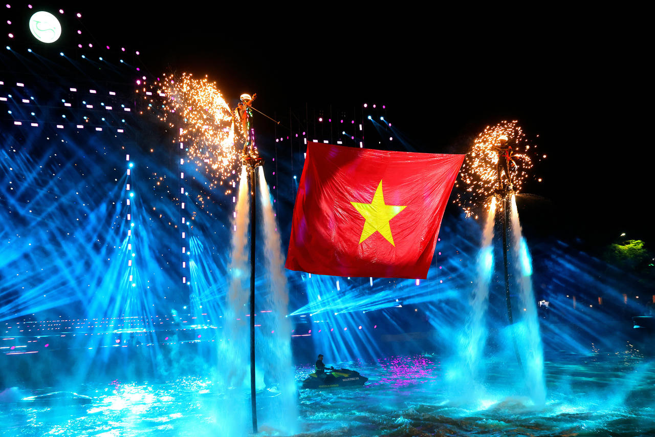 Màn biểu diễn đặc sắc được mọi người mong đợi.