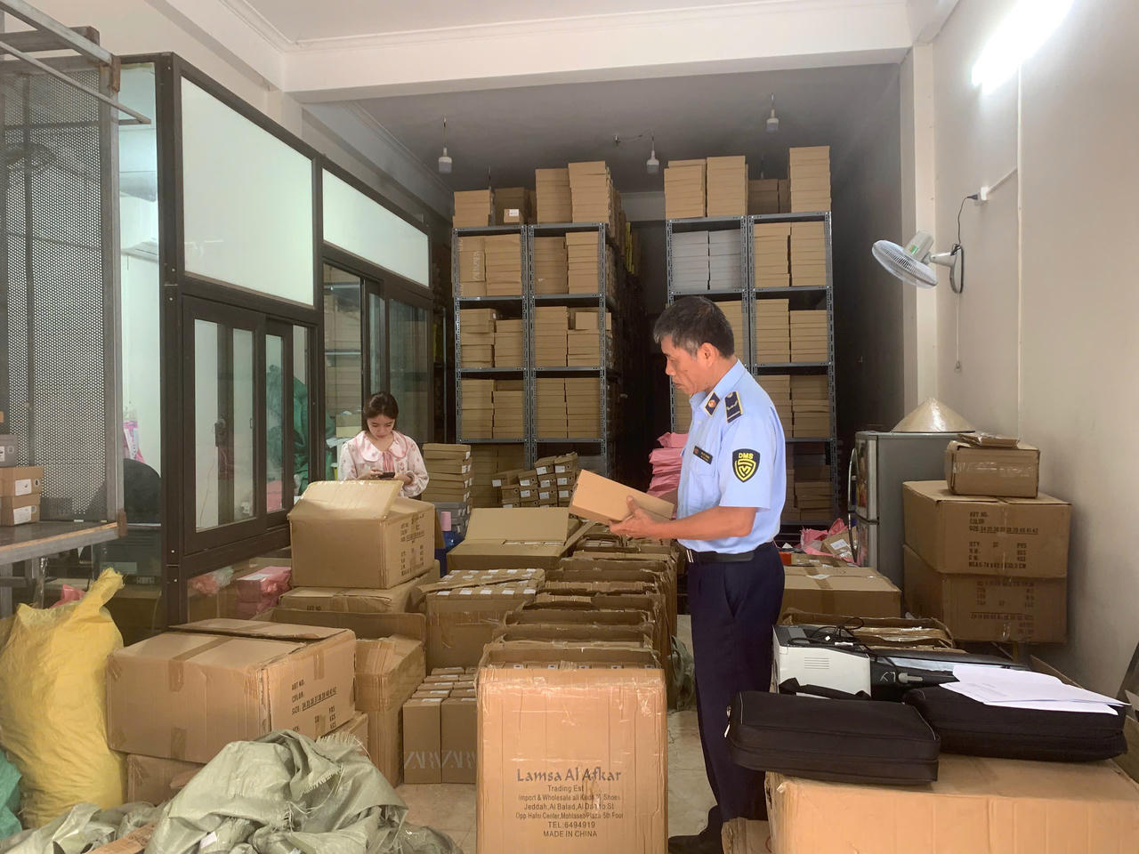 Các kho hàng hóa giả mạo ngày càng nhiều đặc biệt khi thương mại điện tử bùng nổ