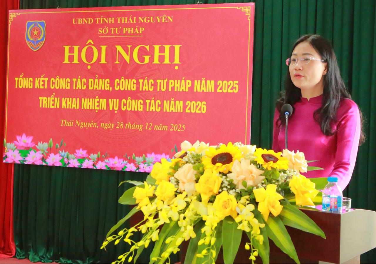 Bà&nbsp;Vũ Thị Lệ Hằng, Giám đốc sở Tư pháp Thái Nguyên phát biểu khai mạc