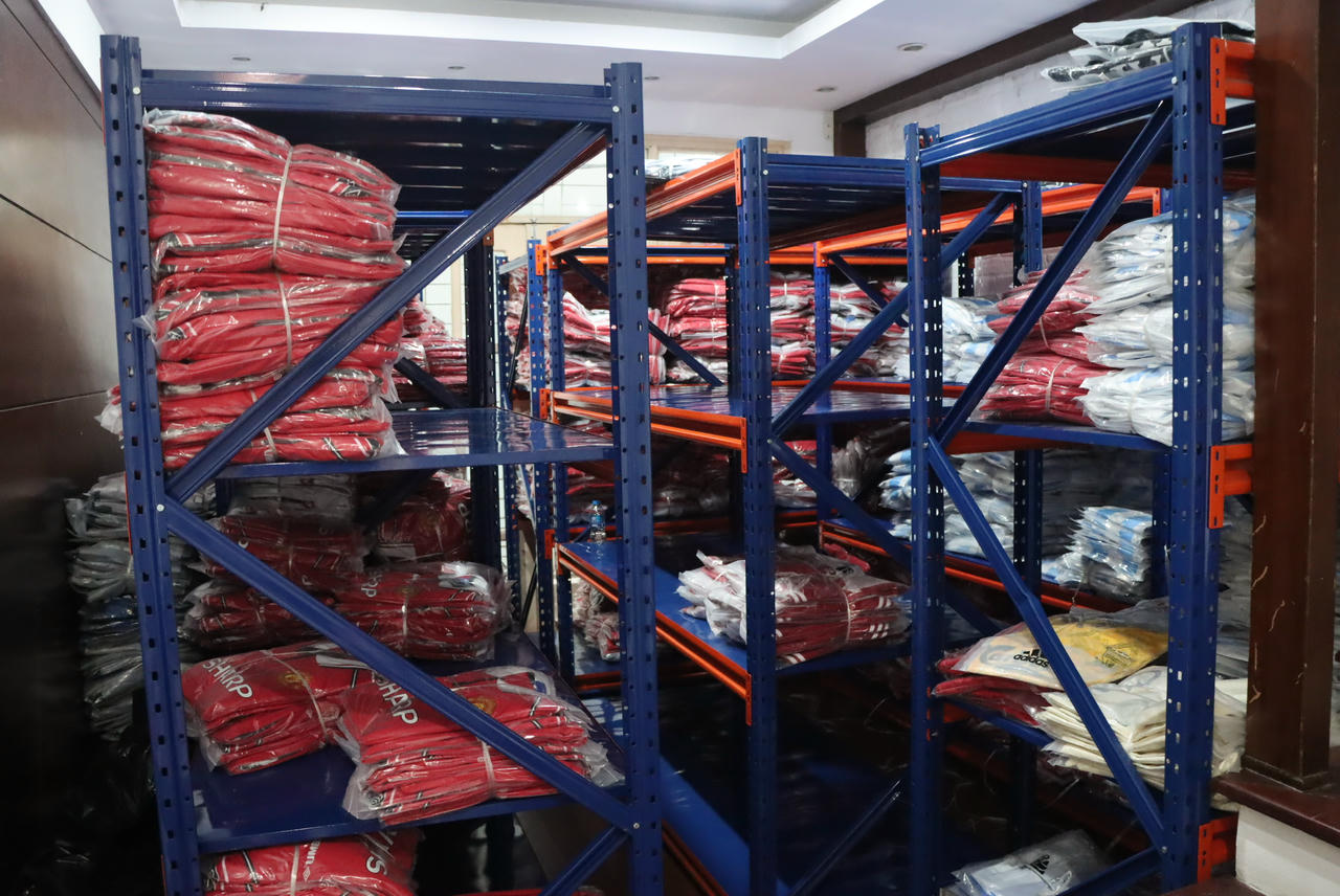 Kho hàng có dấu hiệu giả mạo bị phát hiện sau khi giám sát kinh doanh trực tuyến&nbsp;