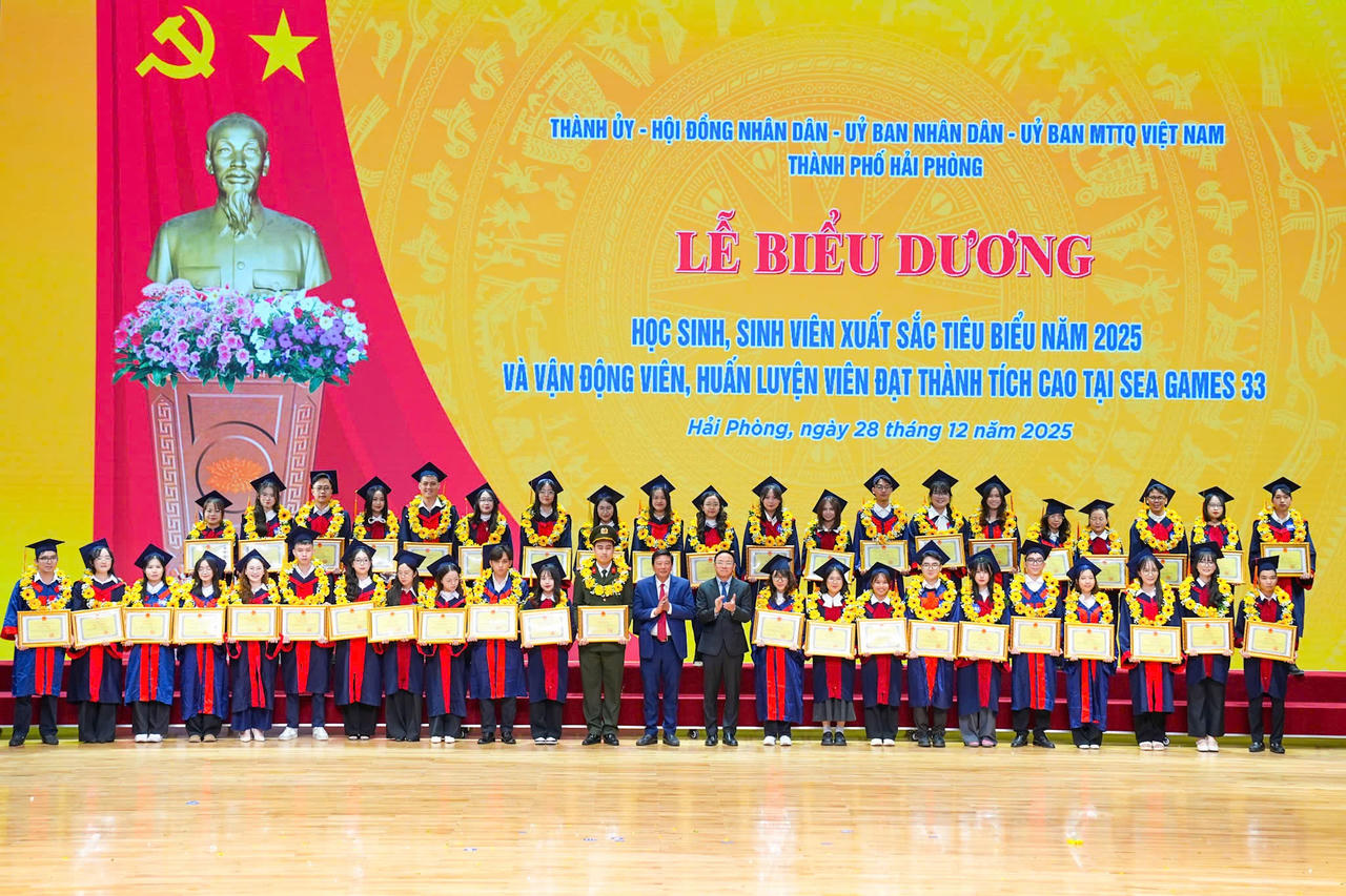 Năm nay là năm thứ 21 TP tổ chức lễ biểu dương học sinh, sinh viên xuất sắc tiêu biểu.