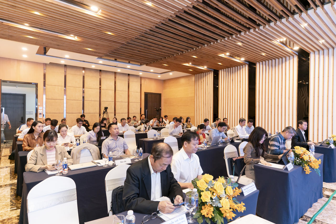 &nbsp;Các đại biểu tham dự hội thảo Chiến lược phát triển năng năng lượng sạch và khu đầu tư cho các KCN cấp tỉnh do Vụ Tài chính - Kinh tế ngành (Bộ Tài chính) phối hợp với Tổ chức UNOPS (Văn phòng Dịch vụ dự án Liên Hợp Quốc) tổ chức diễn ra tại Đồng Nai.