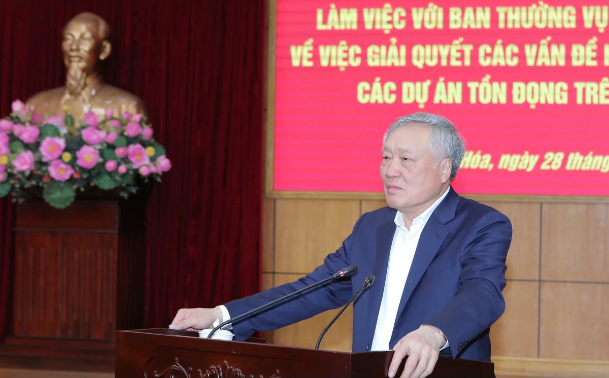 Phó Thủ tướng Thường trực Chính phủ Nguyễn Hòa Bình phát biểu tại buổi làm việc.