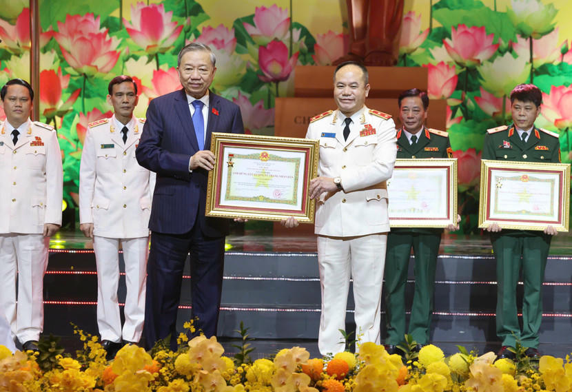 Công an Hà Nội đón nhận danh hiệu Anh hùng Lực lượng vũ trang nhân dân
