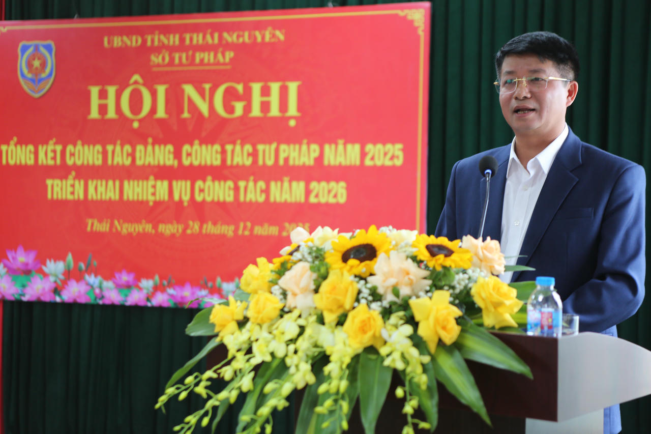 Ông&nbsp;Nông Quang Nhất, Phó Chủ tịch UBND tỉnh Thái Nguyên phát biểu tại hội nghị