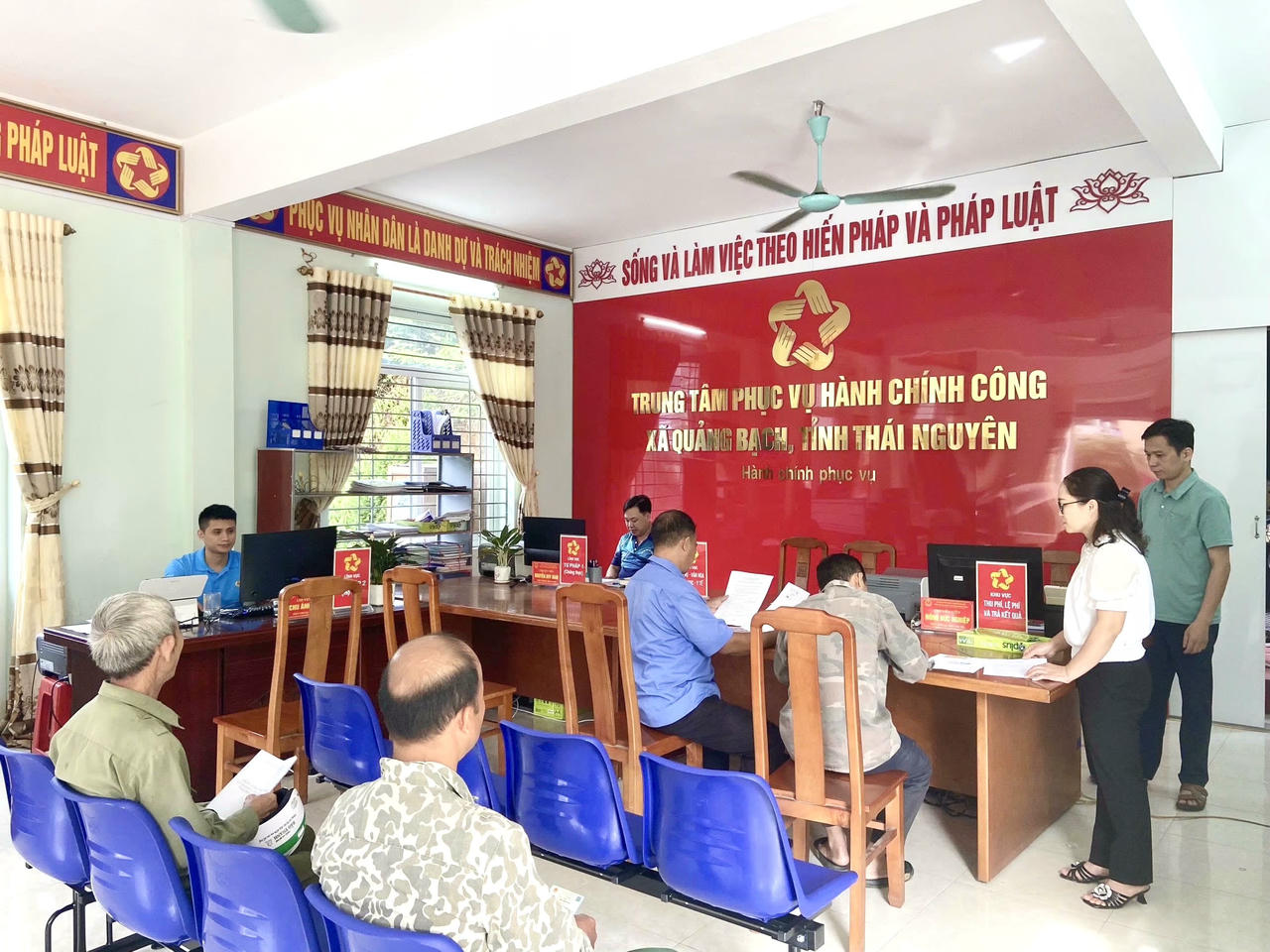 Chính quyền tỉnh đã chủ động hỗ trợ doanh nghiệp địa phương ứng dụng trí tuệ nhân tạo (AI) và tự động hóa vào sản xuất thông qua các gói ưu đãi đầu tư công nghệ. (Ảnh: Lê Hanh)