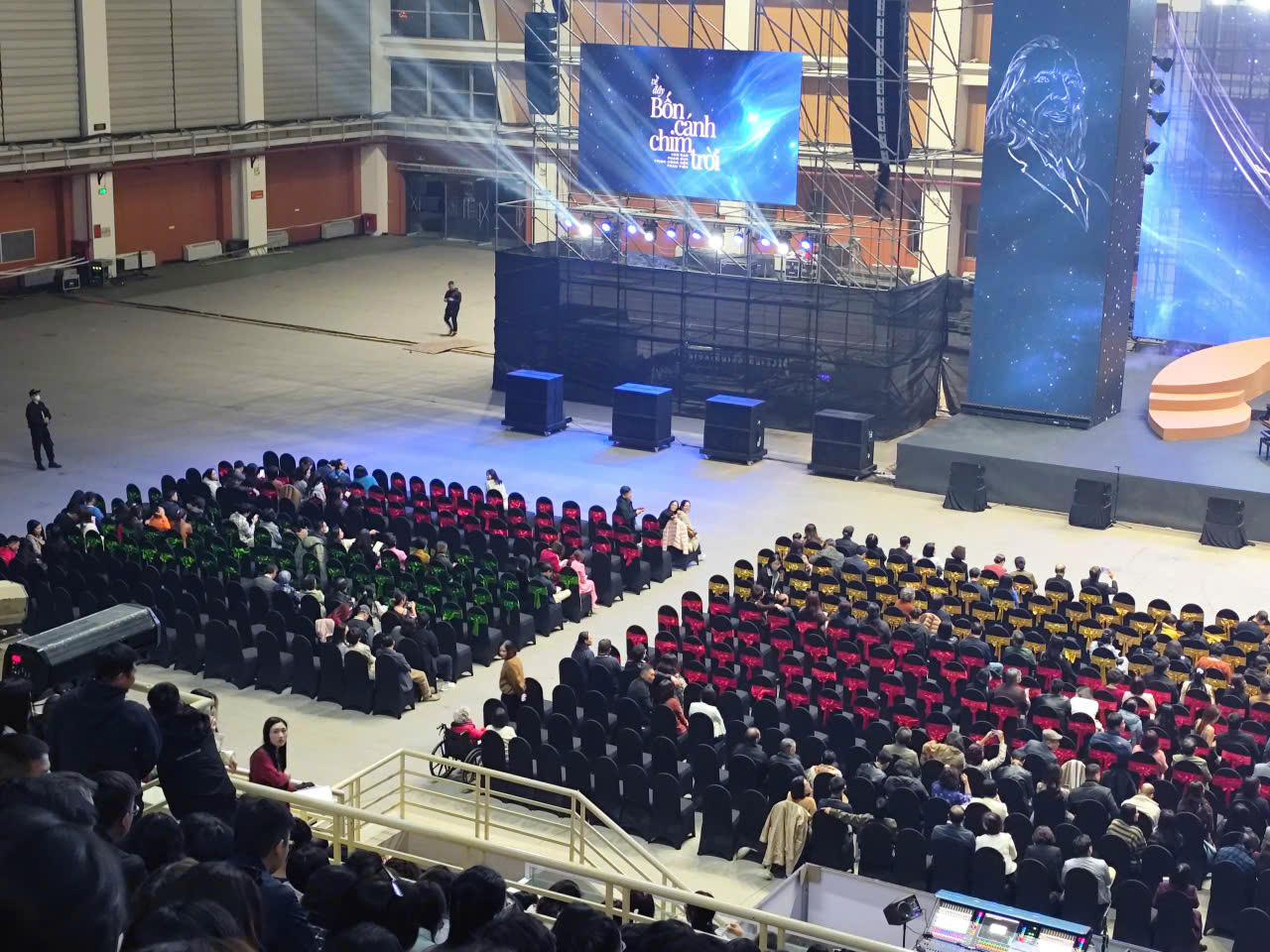 Show 'Về đây bốn cánh chim trời' bị hủy, khán giả chờ lời giải thích rõ ràng