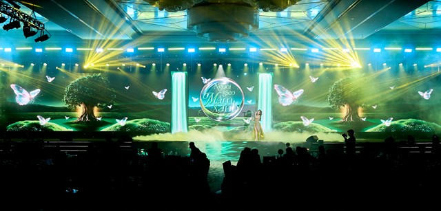 Màn trình diễn giàu cảm xúc của ca sĩ Dương Hoàng Yến mở ra cao trào cho sự kiện