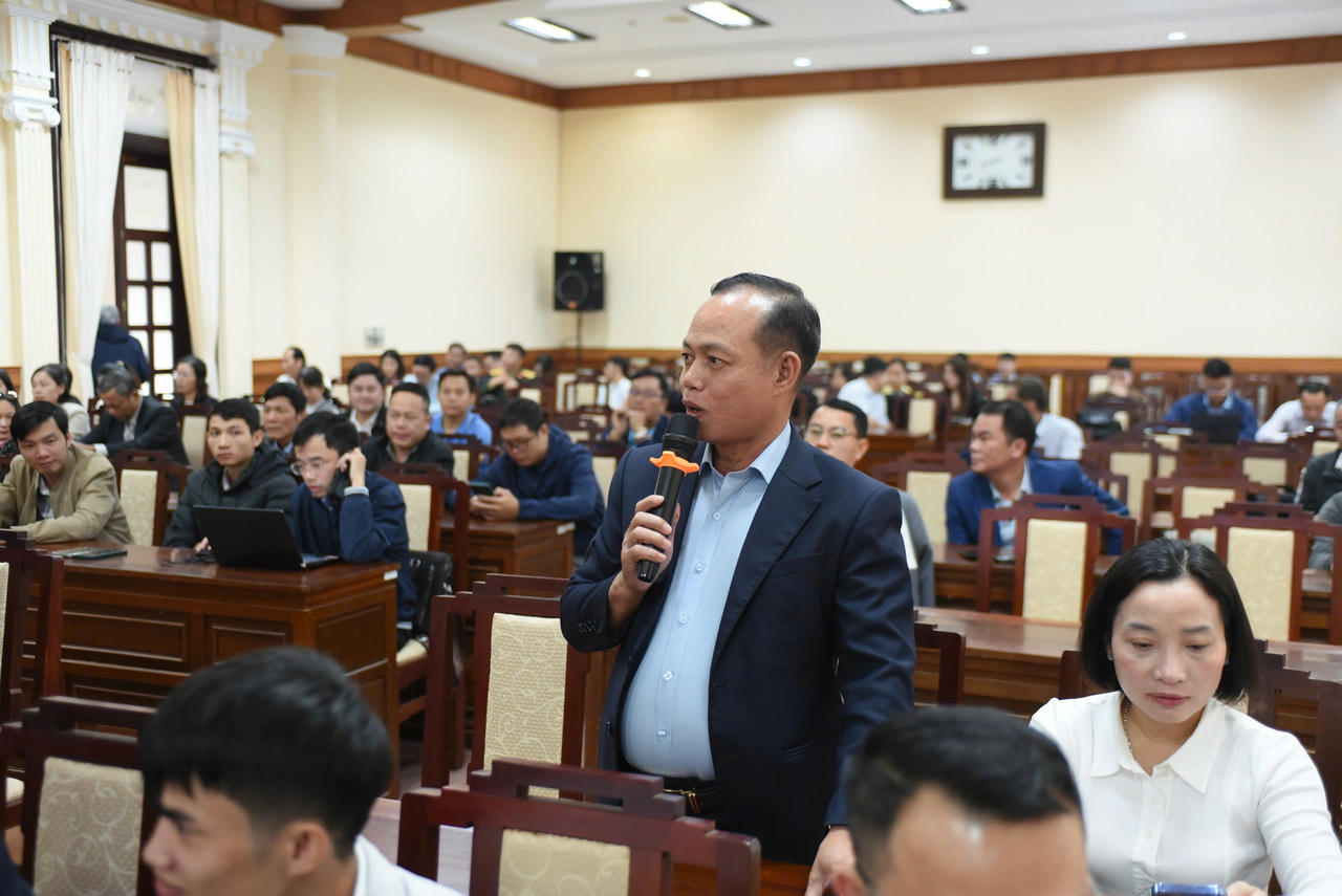 Nhà báo Nguyễn Quang Tám (Trưởng đại diện Báo PLVN tại TP Đà Nẵng) phát biểu tại hội nghị.