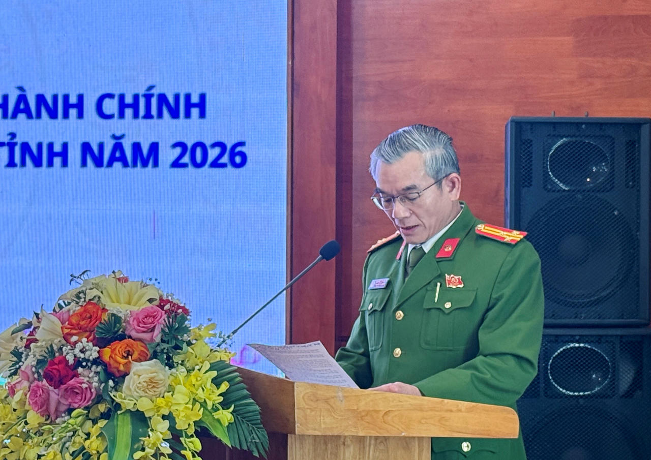 Đại biểu trình bày tham luận về phối hợp trong công tác THADS.