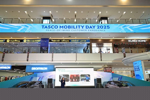 Bà Vũ Thị Nguyệt – Chủ tịch hội đồng thành viên VETC trình bày về Trung tâm Cứu hộ Toàn quốc VETC 24/7 tại sự kiện.    