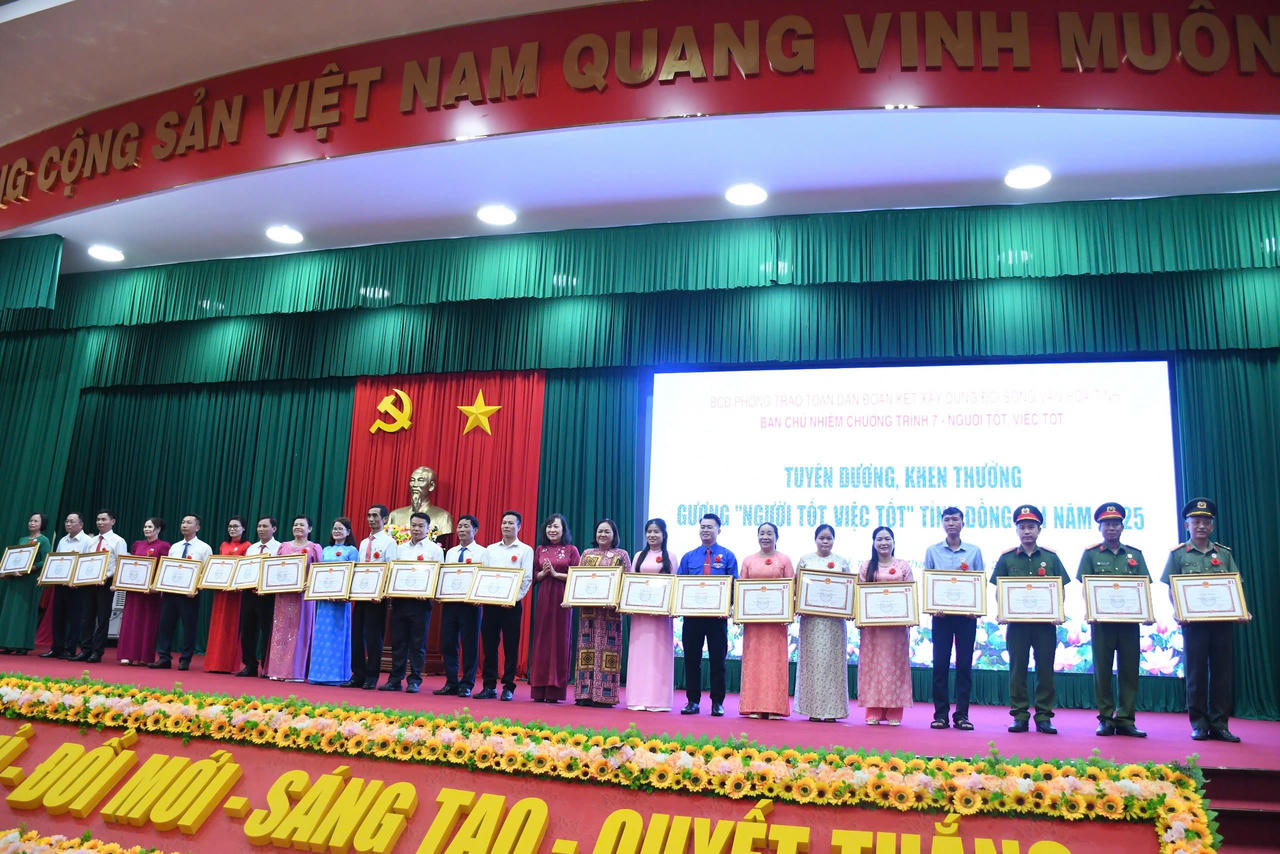 Các&nbsp;gương “người tốt, việc tốt” năm 2025 được tuyên dương.