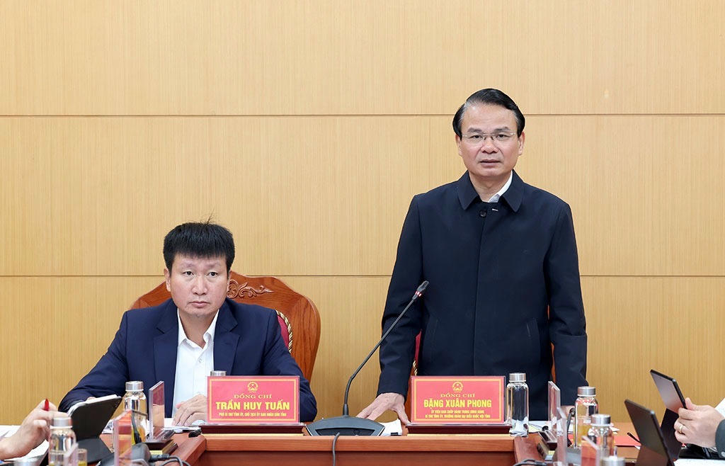 Bí thư Tỉnh ủy Ninh Bình Đặng Xuân Phong phát biểu tại hội nghị. (Ảnh: Hồng Giang)