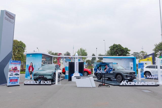 ‘Không gian trưng bày của Geely tại Triển lãm Phương tiện Di chuyển Việt Nam 2025.  