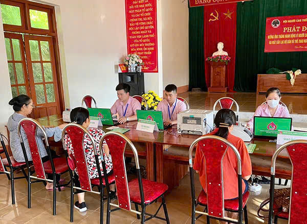 Hệ thống điểm giao dịch của NHCSXH Tân Sơn hoạt động đêu đặn, tạo điều kiện thuận lợi cho nhân dân vay vốn kịp thời vào vụ sản xuất.