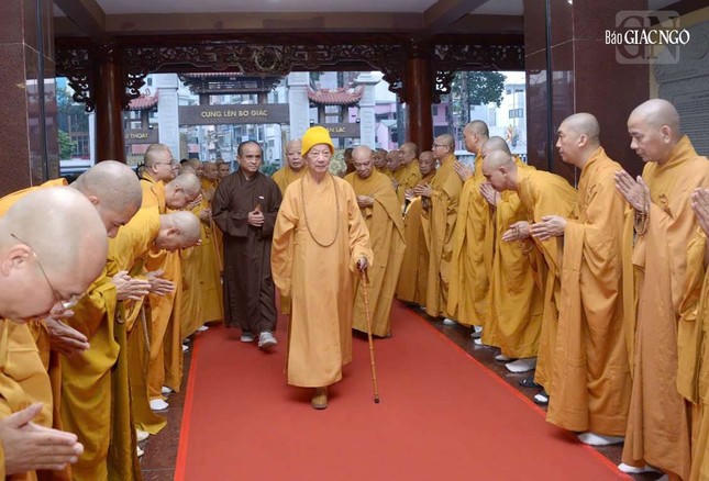 Cung nghinh Đức Pháp chủ quang lâm Việt Nam Quốc Tự