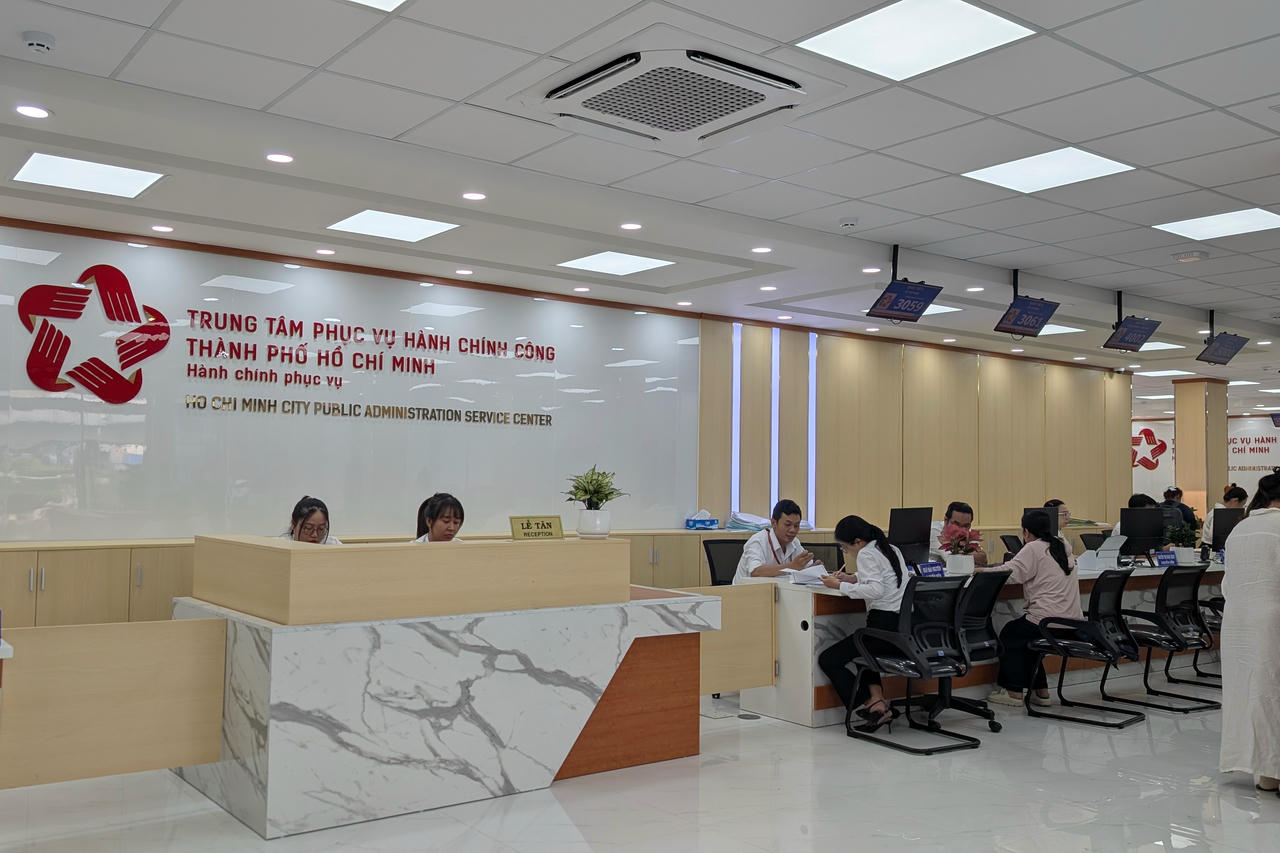 Ngày đầu vận hành Trung tâm Phục vụ hành chính công TP HCM