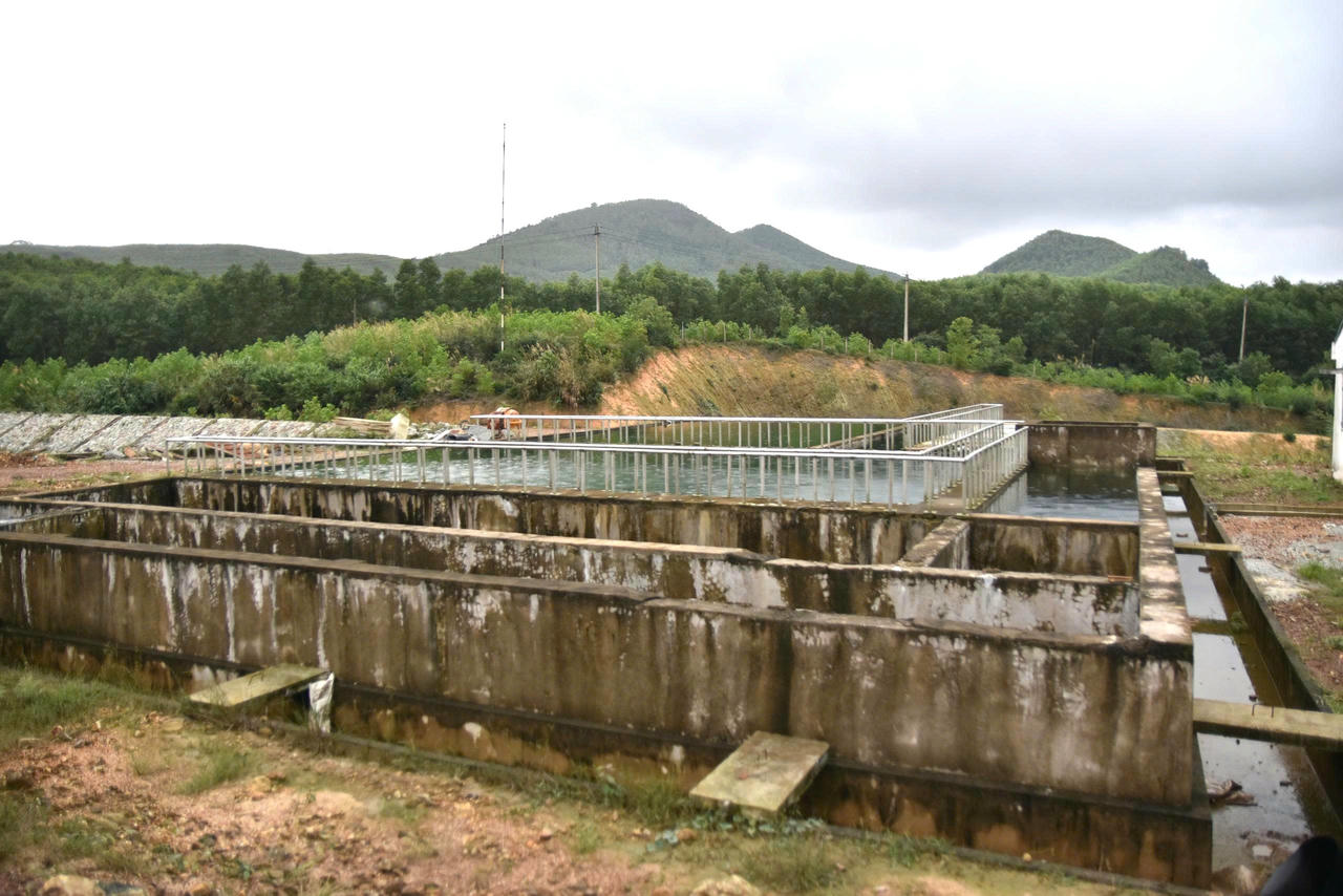  Công trình xử lý rác không có người thi công, nhiều hạng mục hoang hóa.