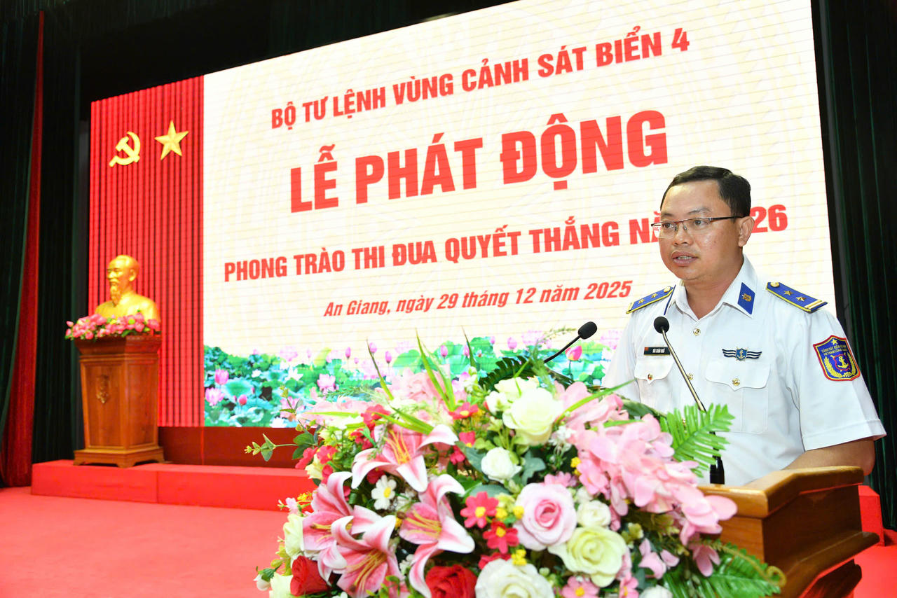 Trung tá Bùi Xuân Nhớ - Phó Trưởng Phòng Pháp luật phát biểu thể hiện quyết tâm, khí thế cao nhất trong Phong trào thi đua Quyết thắng năm 2026.