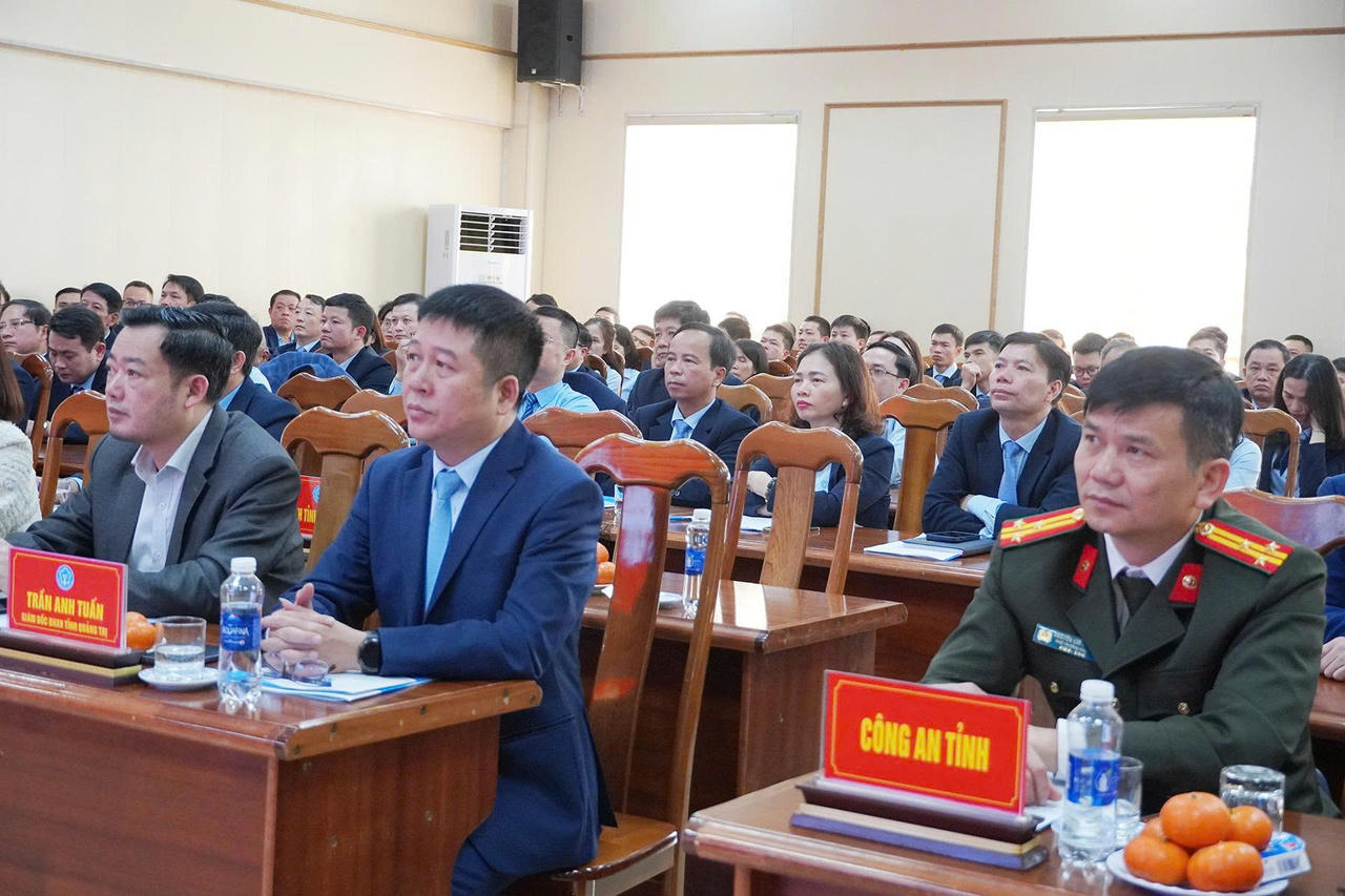 Các đại biểu tham dự hội nghị.