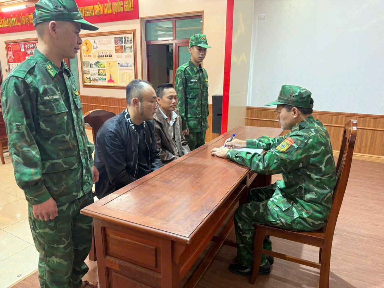 Đồn biên phòng cửa khẩu cảng Vạn Gia đang hoàn tất hồ sơ xử lý vụ việc theo quy định của pháp luật.