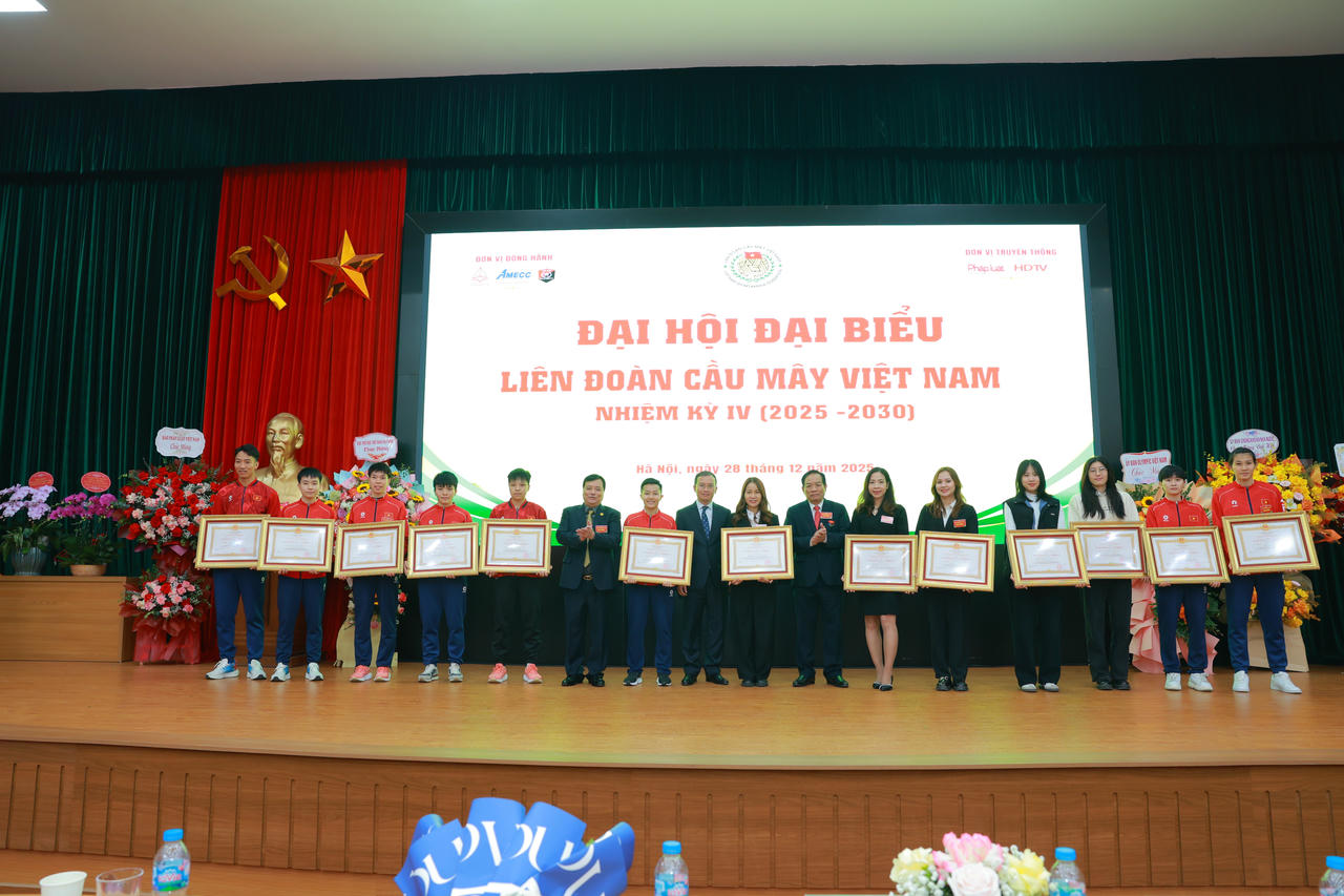 20 cá nhân là huấn luyện viên, vận động viên đội tuyển Cầu mây quốc gia được trao tặng Huân chương Lao động