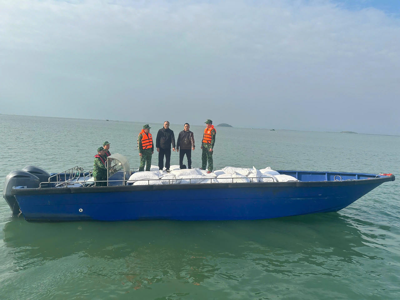 Đồn Biên phòng Vạn Gia bắt giữ 27 tấn hàng hóa không rõ nguồn gốc