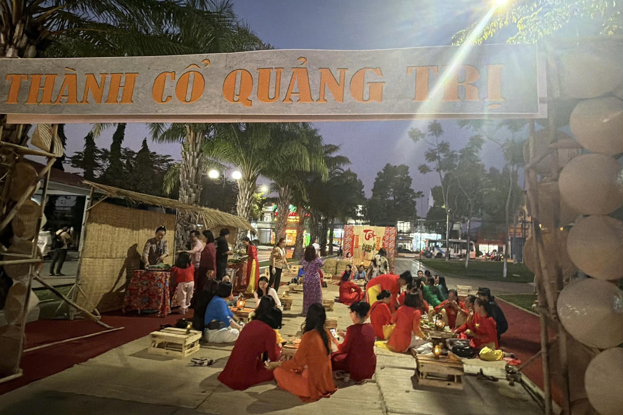 Thành cổ Quảng Trị được tái hiện tại Công viên Dương Tử Giang.