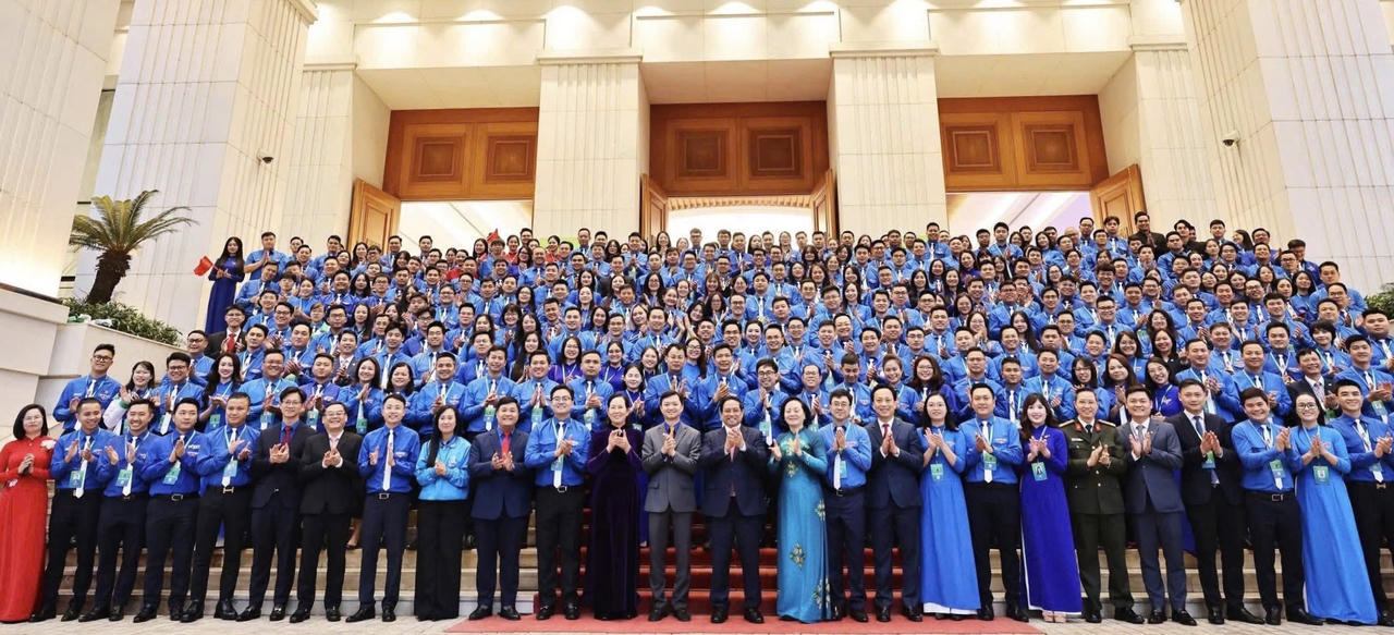 Thủ tướng Phạm Minh Chính, Phó thủ tướng Phạm Thị Thanh Trà chụp ảnh cùng các đại biểu