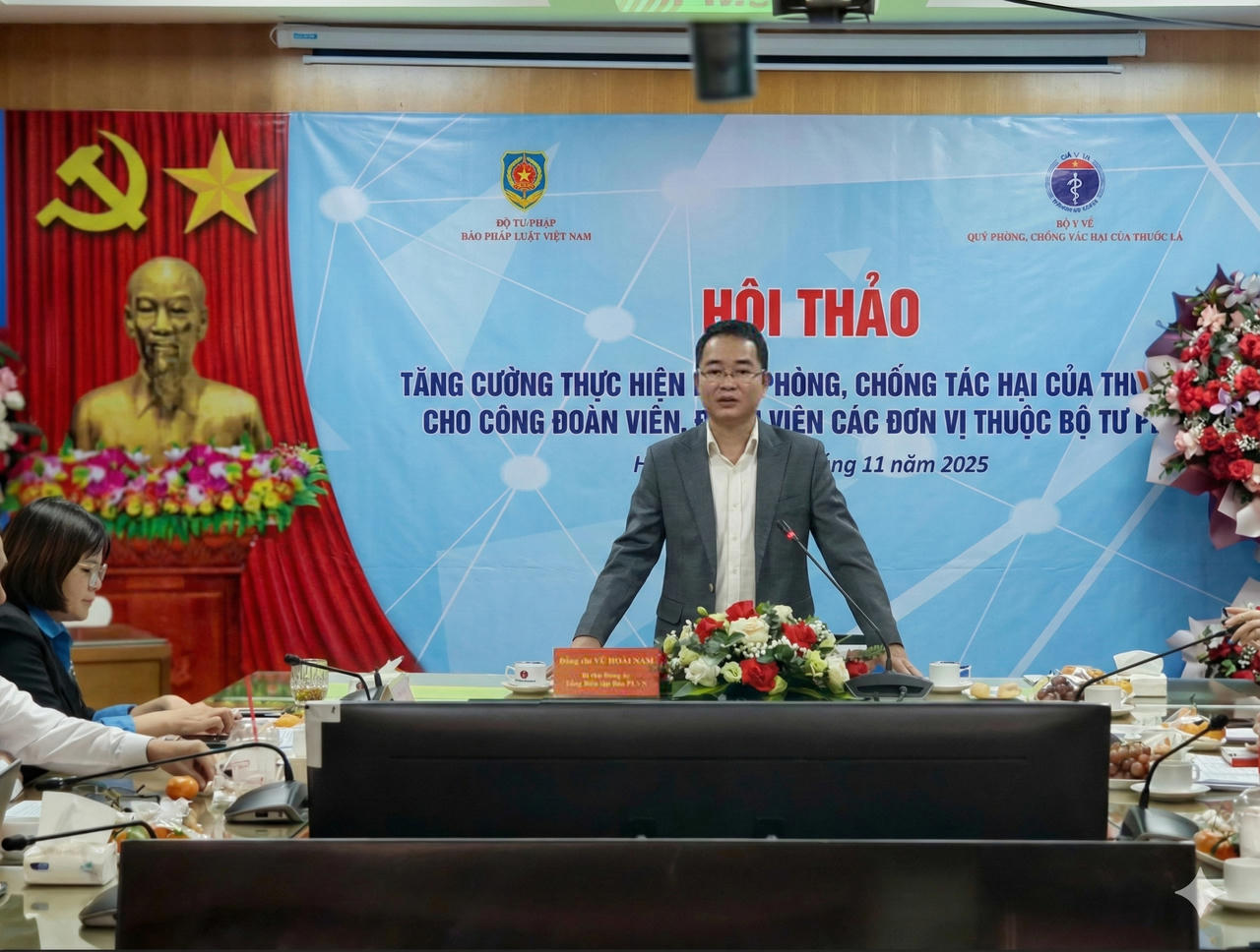 TS. Vũ Hoài Nam - Tổng biên tập Báo Pháp luật Việt Nam chủ trì Hội thảo.