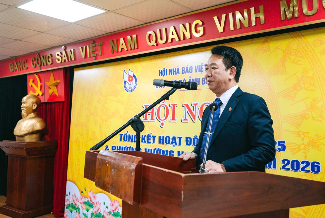 Nhà báo, NSNA Vũ Nhật Thăng – Quyền Chủ nhiệm CLB phát biểu khai mạc Hội nghị.&nbsp;( Ảnh: CLB Ảnh báo chí ). 