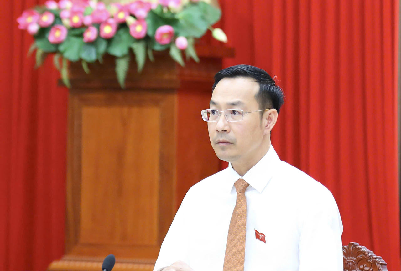 Ông Nguyễn Thanh Nhàn, Chủ tịch HĐND tỉnh phát biểu tại kỳ họp