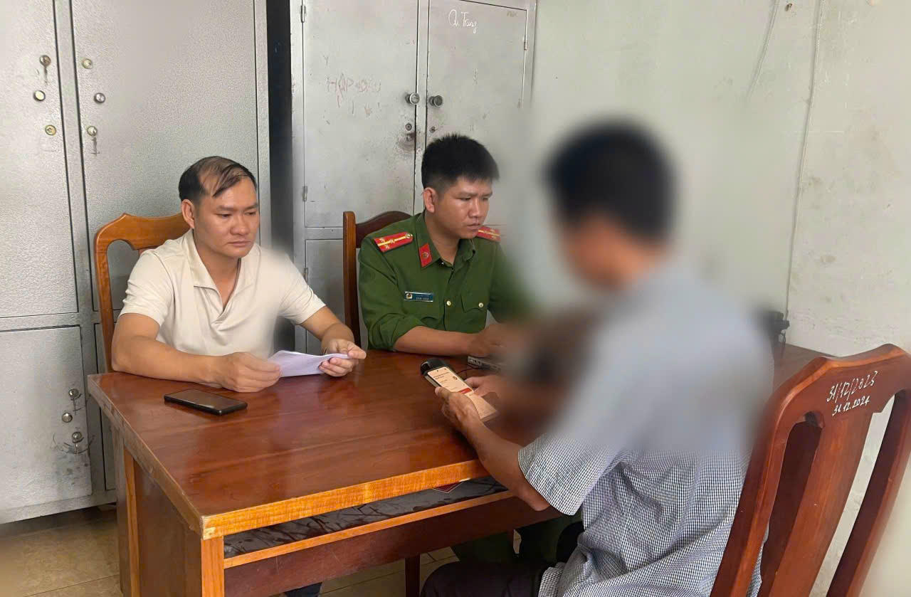 Công an Quảng Trị xử lý nghiêm việc chia sẻ thông tin sai sự thật, xuyên tạc trên không gian mạng.. 