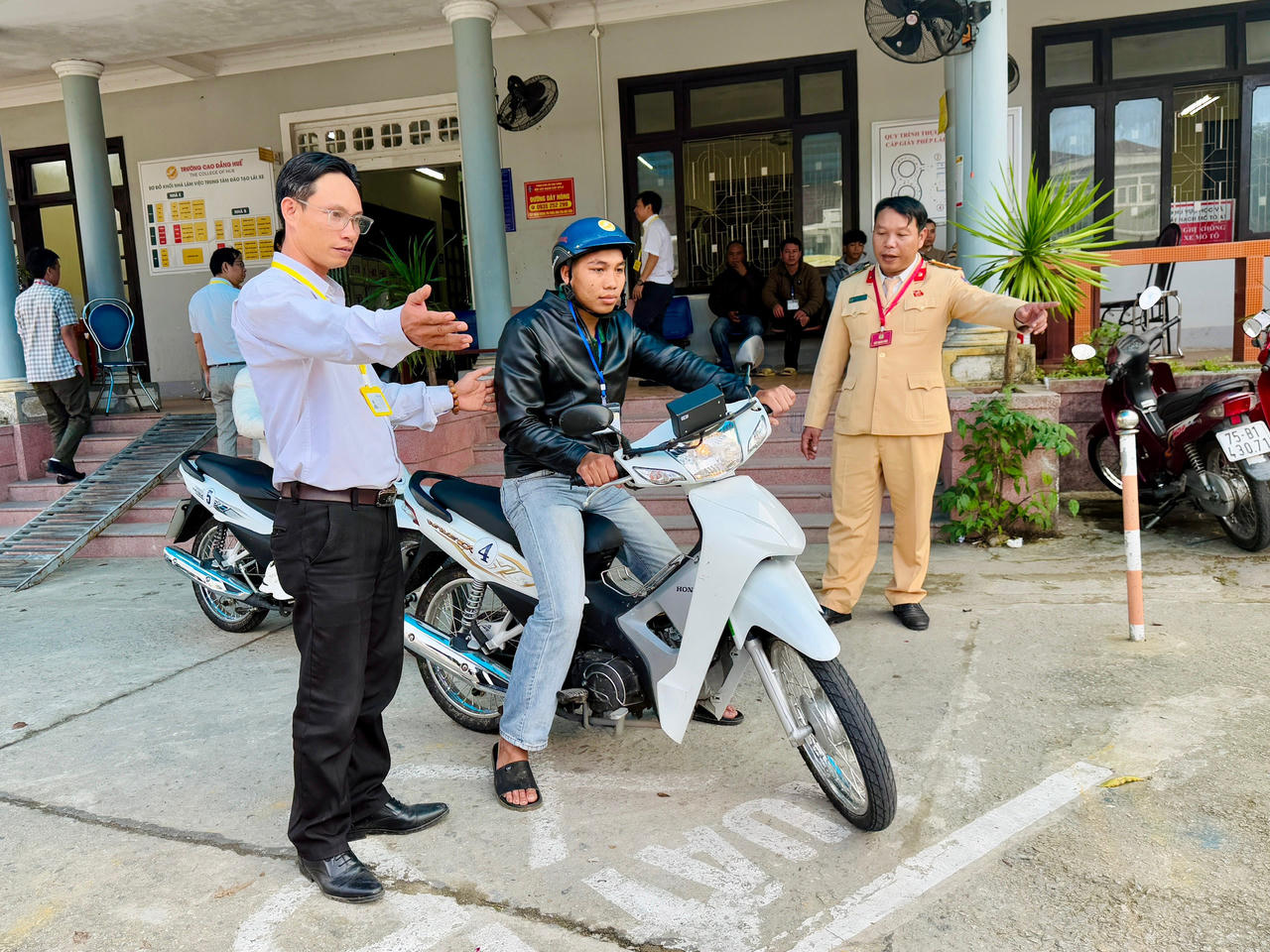 CSGT TP Huế: Tổ chức sát hạch lái xe miễn phí cho các học viên là đồng bào dân tộc thiểu số