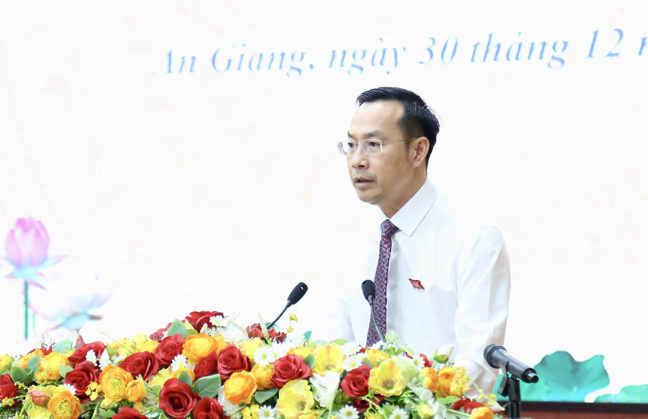 Phó Bí thư Thường trực Tỉnh ủy, Chủ tịch HĐND tỉnh An Giang Nguyễn Thanh Nhàn phát biểu tại Hội nghị.