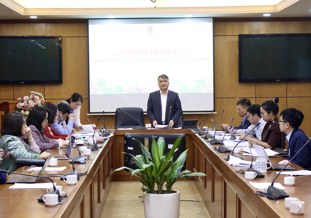 Đẩy mạnh phân cấp, “số hóa” thủ tục công chứng