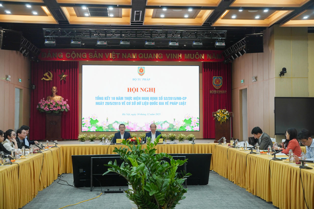 Ứng dụng trí tuệ nhân tạo trong quản trị và khai thác dữ liệu pháp luật