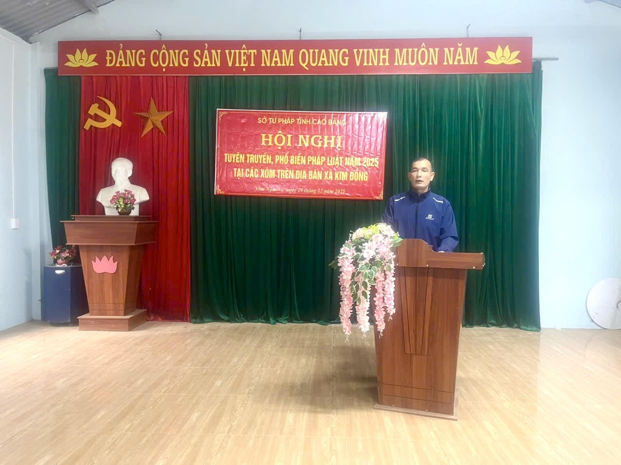 Ông Nông Văn Viên, Trưởng xóm Nặm Nà, xã Kim Đồng phát biểu tại Hội nghị. (Ảnh: PV)