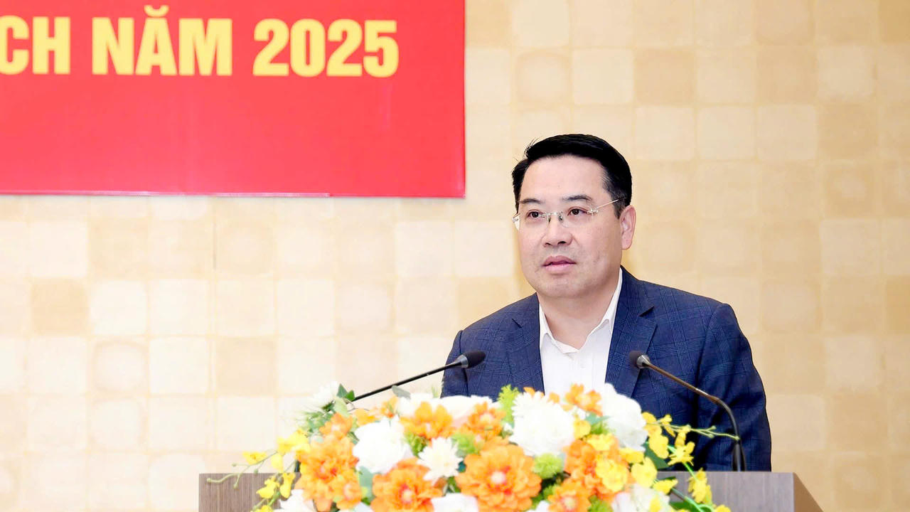 Ông Nguyễn Tuấn Anh - Chủ tịch UBND tỉnh Lào Cai phát biểu tại buổi gặp mặt.