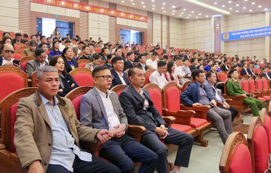 Các đại biểu dự hội nghị.