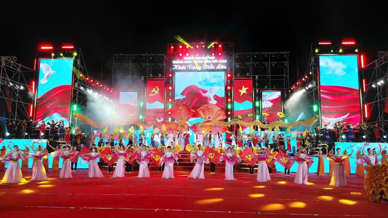 chương trình nghệ thuật với chủ đề “Khát vọng biển lớn” tại phường Cẩm Thành (Quảng Ngãi). 