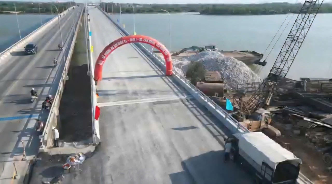 Thông xe dự án mở rộng cầu Quán Hàu.