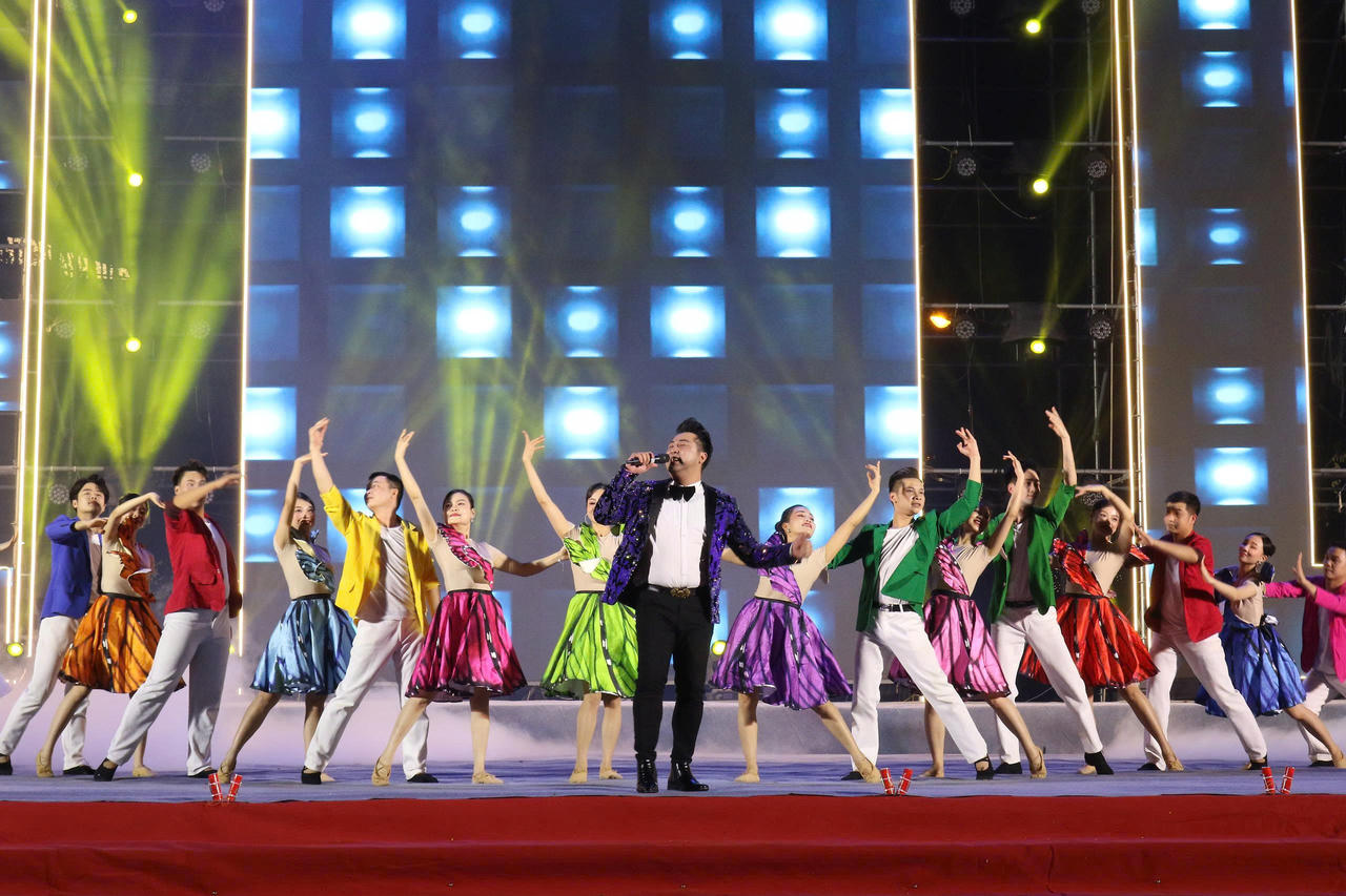 Mỗi tiết mục là một lát cắt sinh động về quê hương biên giới anh hùng, về sức sống mới của một đô thị trẻ đang từng ngày chuyển mình phát triển.