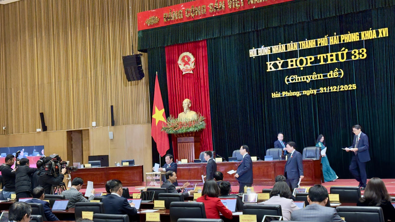 Kỳ họp thứ 33, Khoá XVI, nhiệm kỳ 2021 - 2026 (Kỳ họp Chuyên đề) đã biểu quyết thông qua 2 Nghị quyết quan trọng.&nbsp;(Ảnh: Hải Anh)