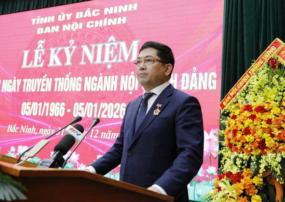 Bí thư tỉnh uỷ Nguyễn Hồng Thái phát biểu tại hội nghị.