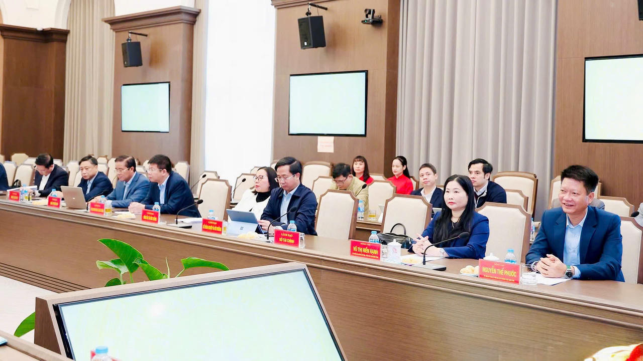 Các đại biểu tham dự.