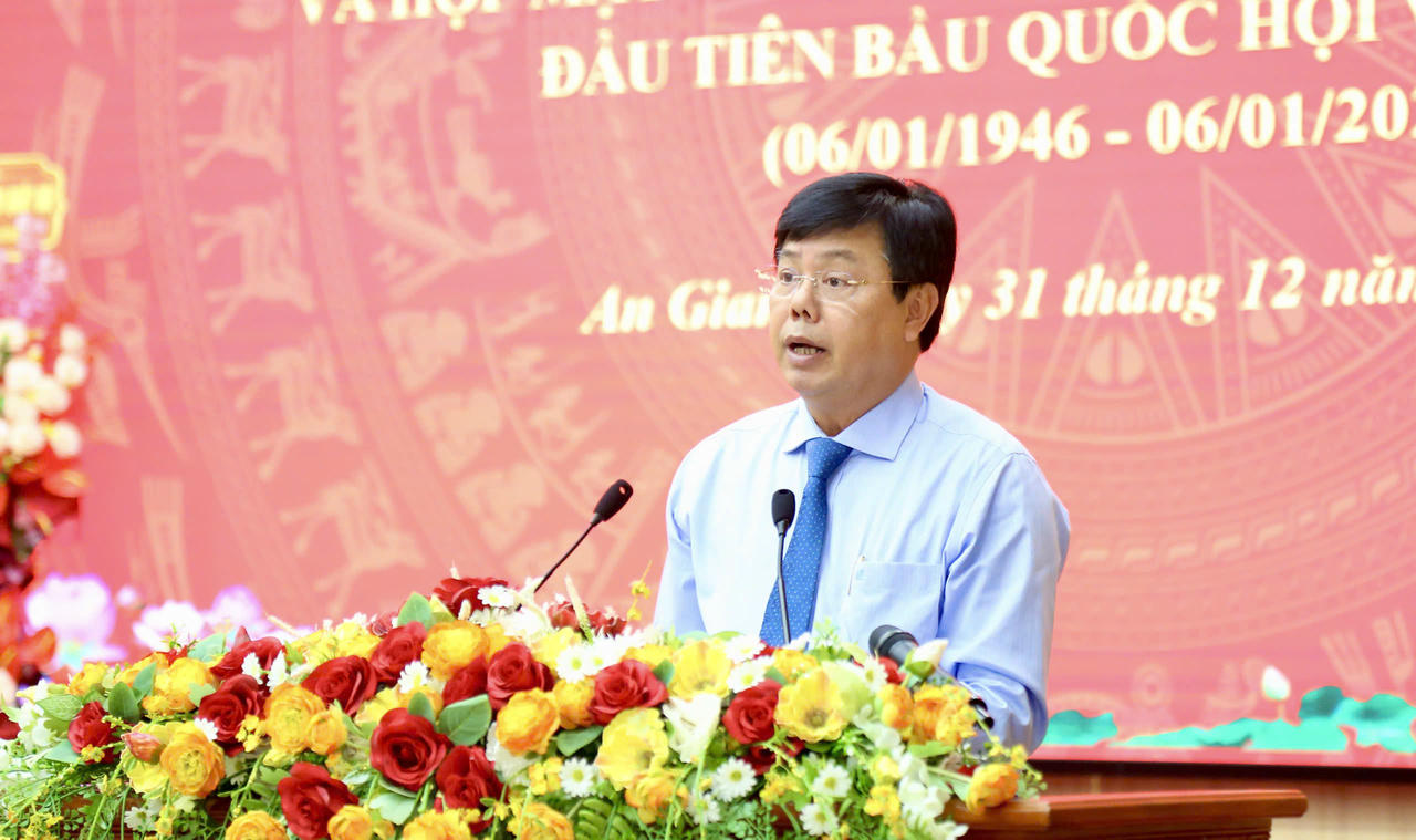 Bí thư Tỉnh ủy An Giang Nguyễn Tiến Hải phát biểu tại Hội nghị.