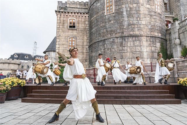 “Solar Warriors” khuấy động khán giả bằng màn trống đầy uy lực.